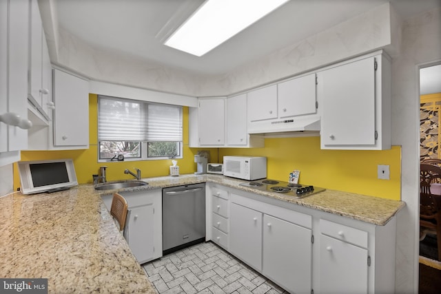 kitchen with under cabinet range hood, stainless steel appliances, light countertops, and a sink