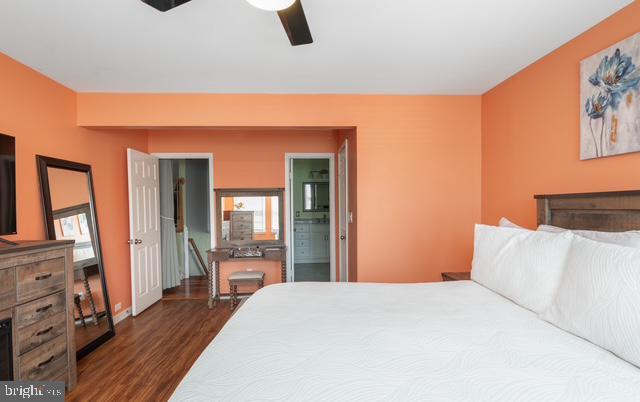 bedroom with dark wood-style flooring and ceiling fan