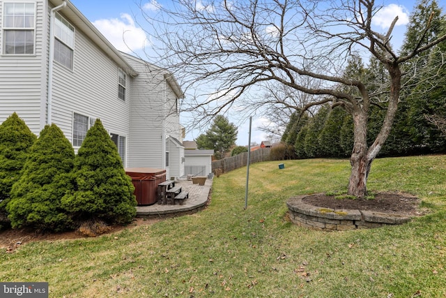 view of yard featuring fence and a hot tub