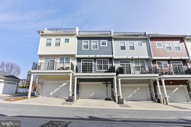 view of front of house featuring a garage and driveway