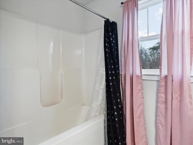 196 Kelley Rd, Fredericksburg, VA 22405 - full bathroom featuring shower / tub combo