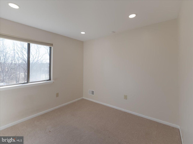 unfurnished room featuring carpet floors, recessed lighting, visible vents, and baseboards