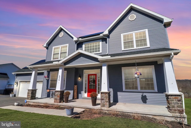 view of front of property with covered porch and driveway