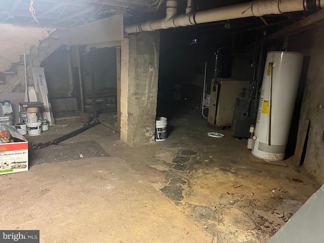 unfinished below grade area featuring gas water heater