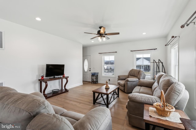 living room with light wood finished floors, recessed lighting, baseboards, and ceiling fan