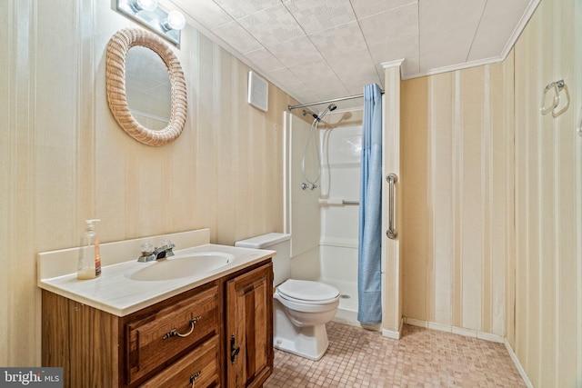 full bath with a shower, toilet, and vanity