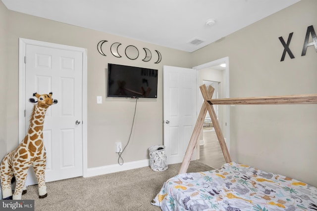 bedroom featuring carpet floors, visible vents, and baseboards