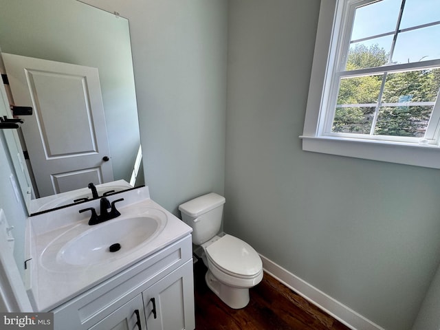 419 Kentmorr Rd, Stevensville, MD 21666 - bathroom featuring wood finished floors, toilet, vanity, and baseboards