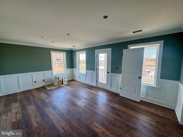 foyer with visible vents, dark wood-style flooring, a wealth of natural light, and crown molding