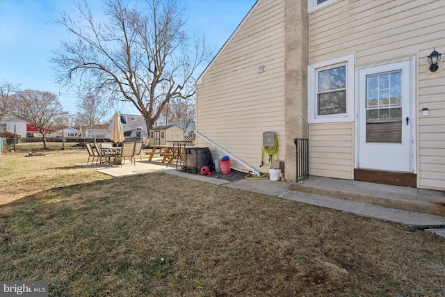 view of yard featuring a patio area