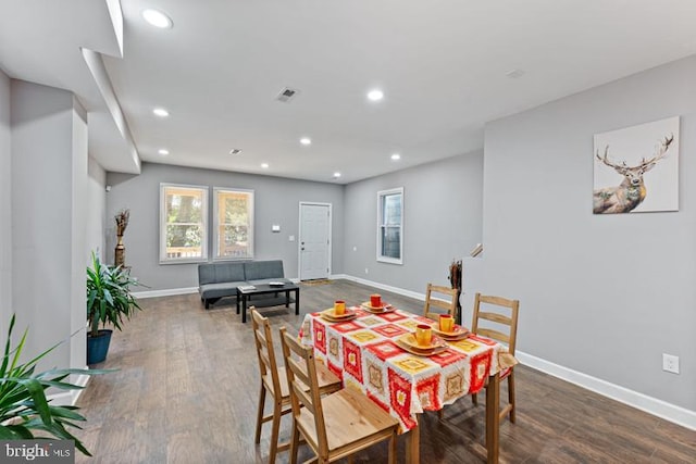 dining space featuring recessed lighting, a healthy amount of sunlight, baseboards, and wood finished floors