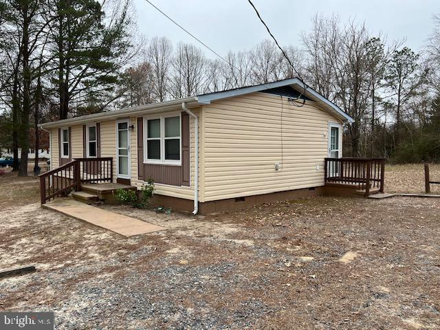 view of front of home with crawl space