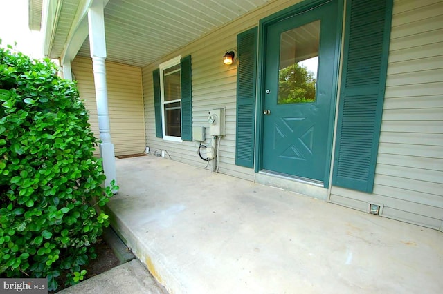 doorway to property featuring covered porch