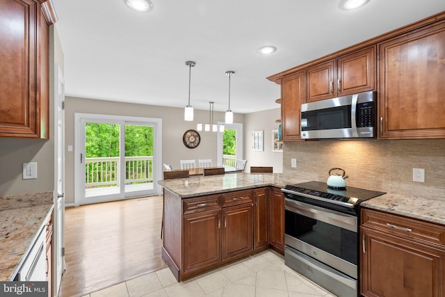 kitchen featuring decorative backsplash, a peninsula, recessed lighting, and stainless steel appliances