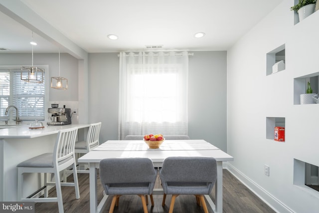 dining area featuring dark wood-type flooring, recessed lighting, baseboards, and visible vents