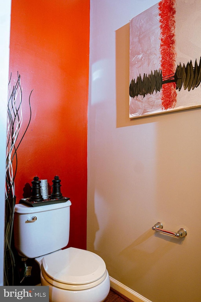 bathroom featuring toilet and baseboards