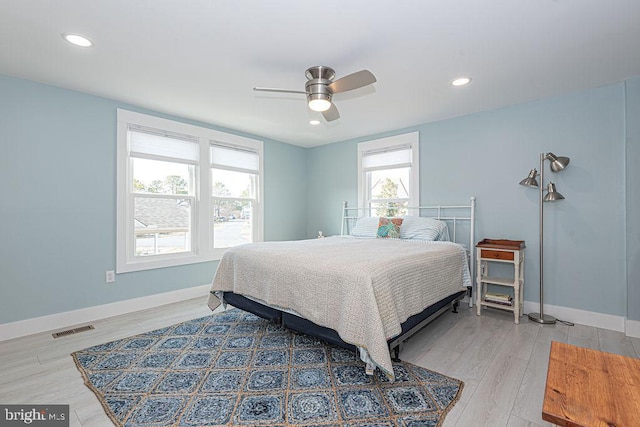 bedroom featuring light wood-style floors, recessed lighting, visible vents, and baseboards