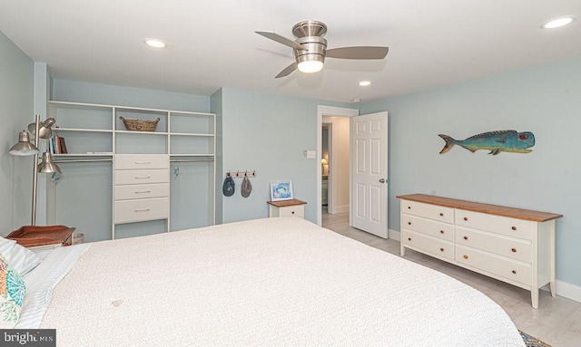 bedroom with baseboards, a ceiling fan, light wood-style floors, a closet, and recessed lighting