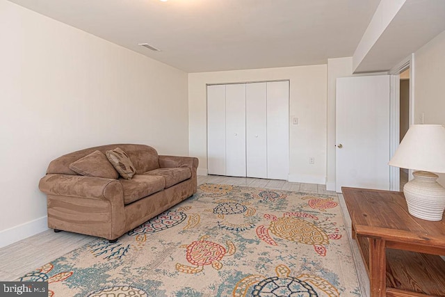 sitting room featuring visible vents and baseboards