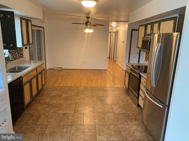 kitchen with tasteful backsplash, visible vents, a ceiling fan, appliances with stainless steel finishes, and a sink