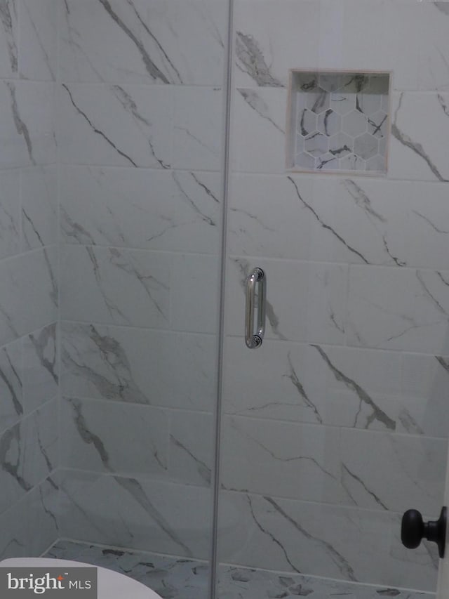 5711 Crownleigh Ct, Burke, VA 22015 - full bath featuring a stall shower