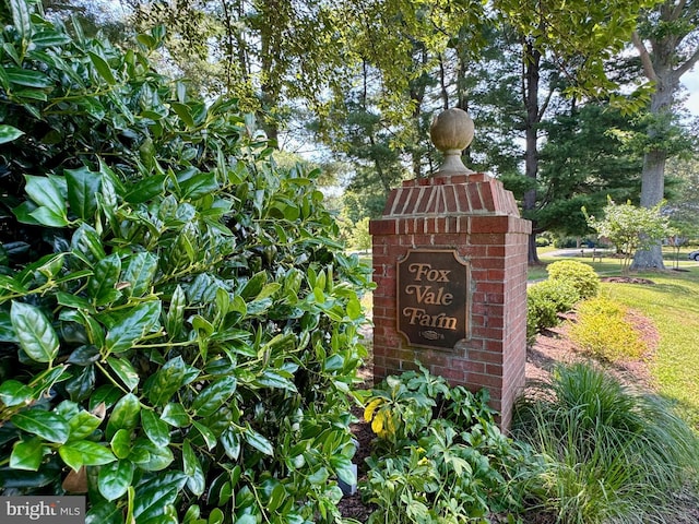 view of community / neighborhood sign