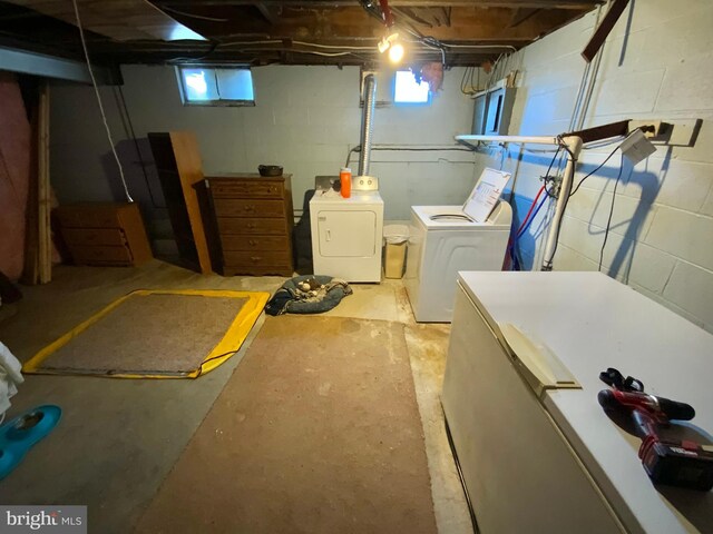 basement featuring washer and clothes dryer