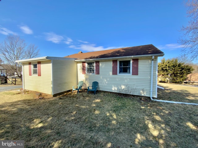 view of front of home with a front lawn