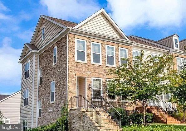 townhome / multi-family property featuring stairway