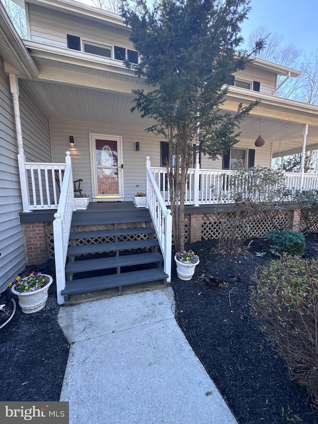 property entrance featuring covered porch