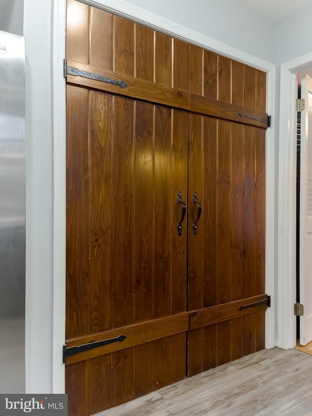 interior details with wood finished floors