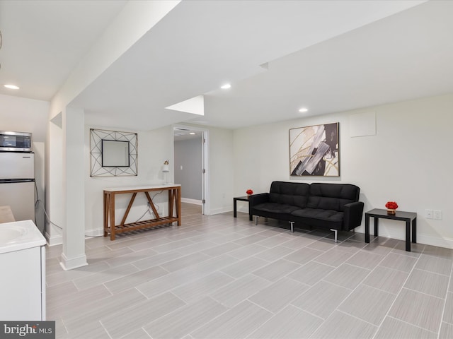 sitting room featuring baseboards and recessed lighting