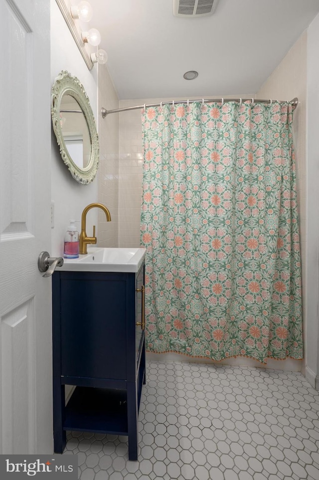 bathroom featuring visible vents, a shower with curtain, and vanity