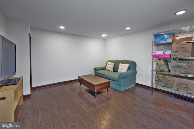 living area featuring recessed lighting, baseboards, and wood finished floors