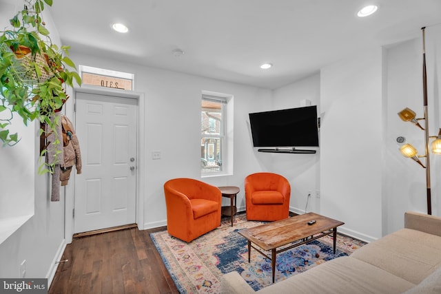 living area featuring recessed lighting, baseboards, and wood-type flooring