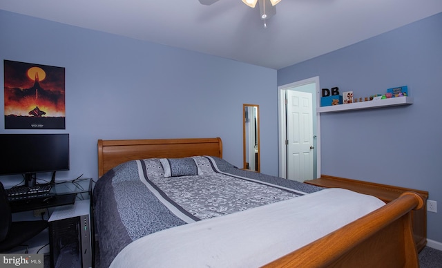 bedroom with baseboards and a ceiling fan