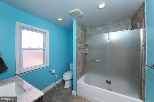 full bathroom with baseboards, visible vents, toilet, vanity, and recessed lighting