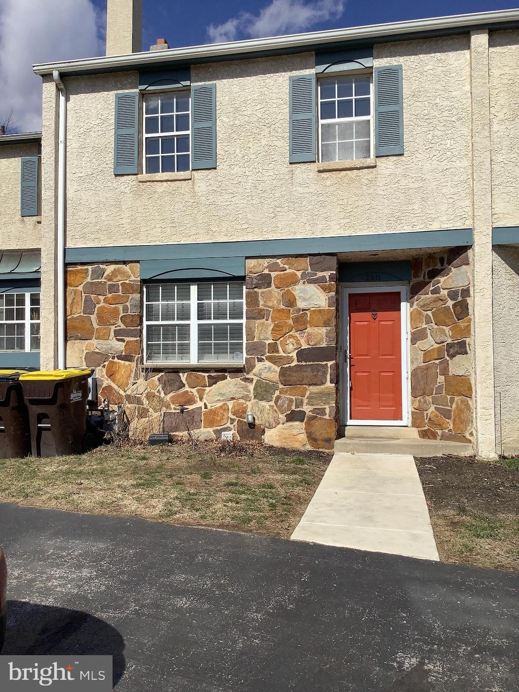 view of front of property with stone siding and stucco siding