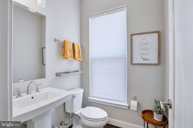 bathroom featuring toilet and a sink