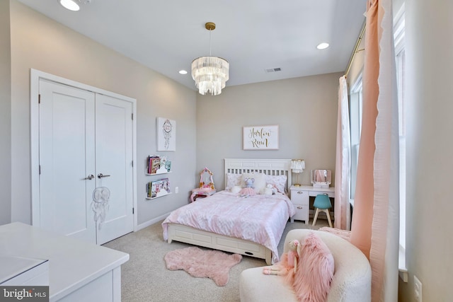 bedroom featuring carpet, visible vents, baseboards, an inviting chandelier, and recessed lighting