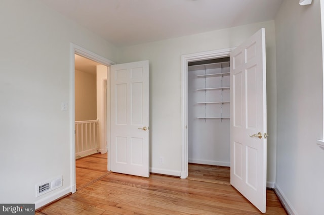 4911 29th Rd S, Arlington, VA 22206 - unfurnished bedroom with light wood-type flooring, a closet, a spacious closet, and baseboards