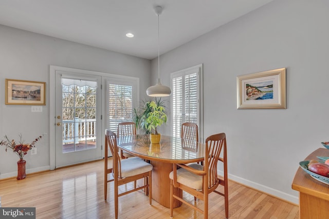 dining room with recessed lighting, light wood-style flooring, and baseboards