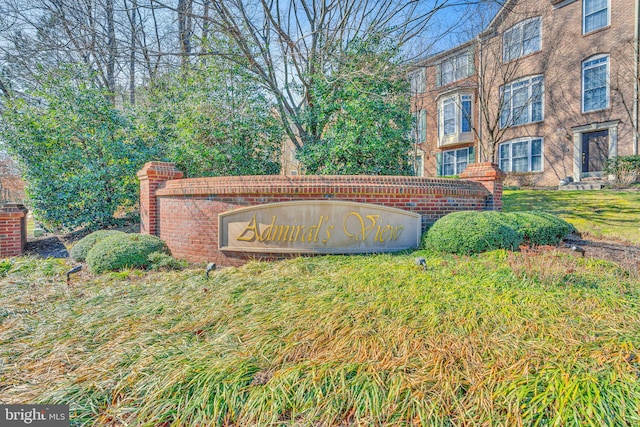 view of community / neighborhood sign