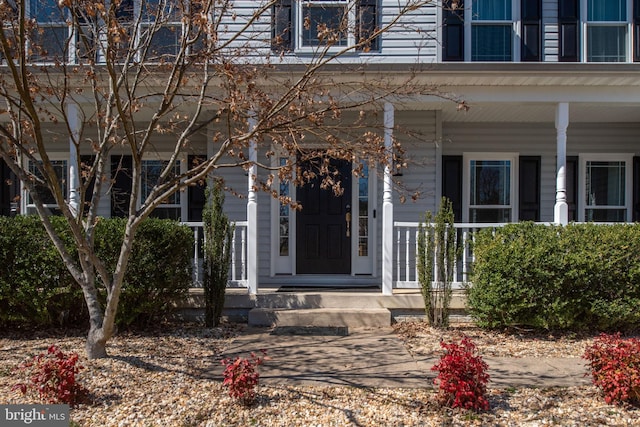 entrance to property featuring covered porch