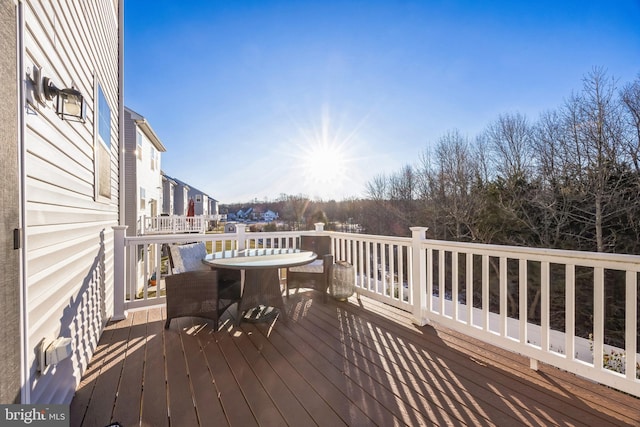 deck with outdoor dining space