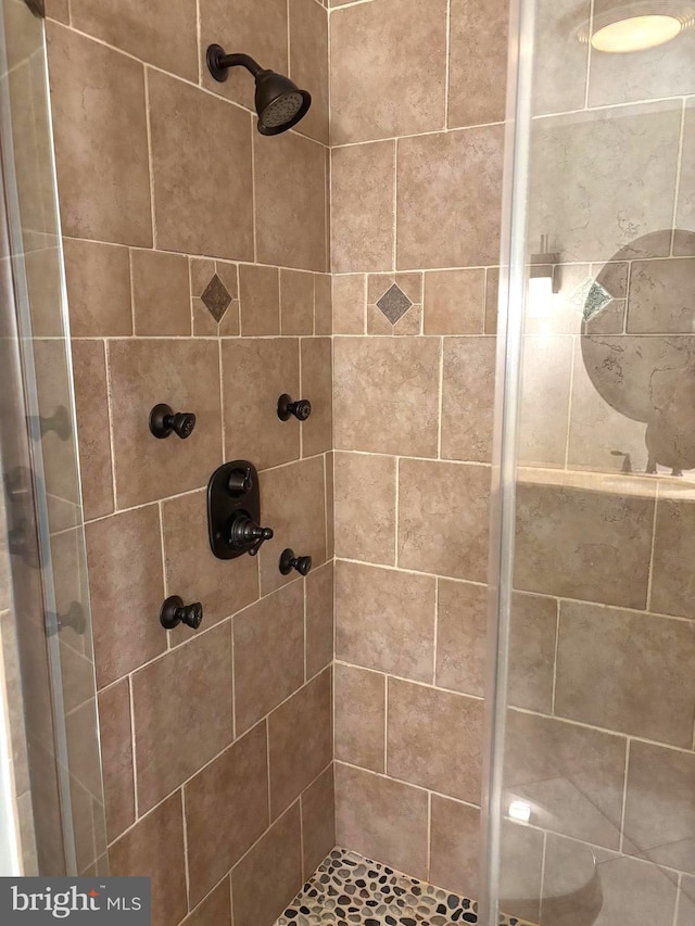 full bathroom featuring a shower stall