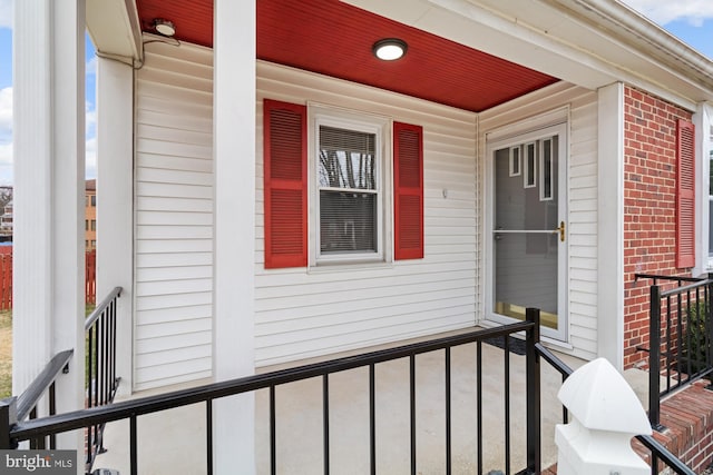 balcony featuring covered porch