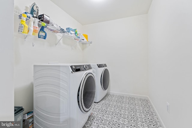 washroom featuring laundry area, independent washer and dryer, and baseboards