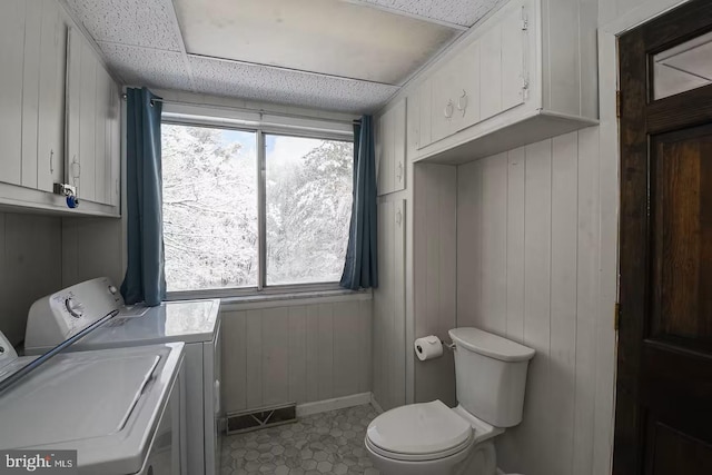 laundry area featuring visible vents, a healthy amount of sunlight, laundry area, and separate washer and dryer