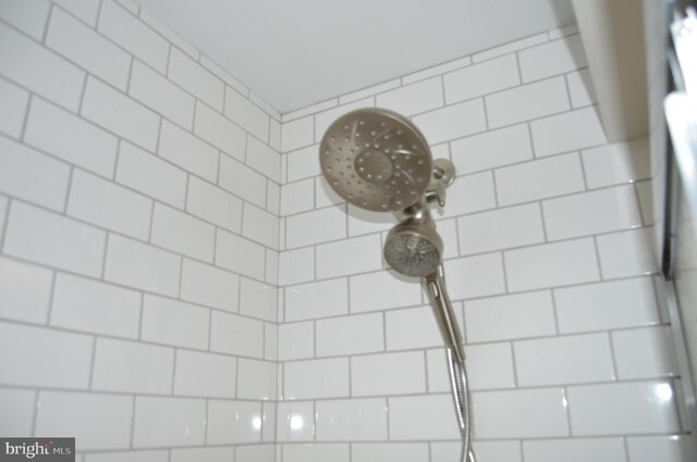 details featuring a tile shower